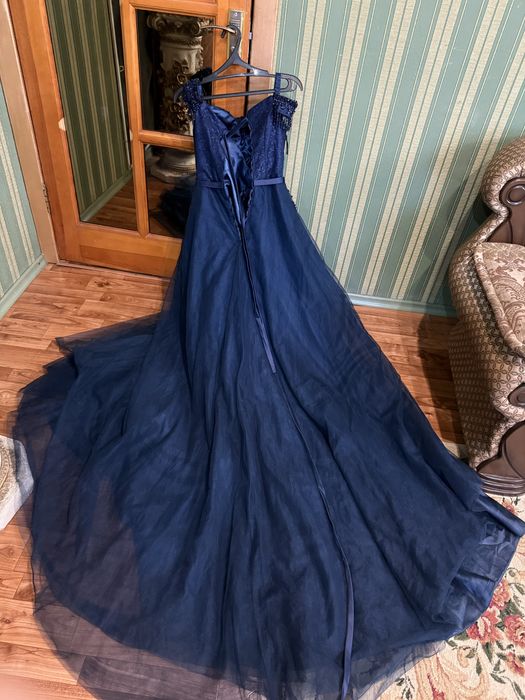 Продам платье, верх идет корсет