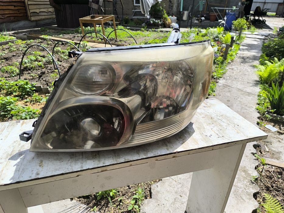 Фара Тойота Альфард