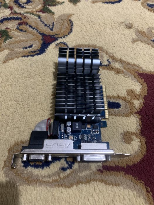 Продам видеокарту Gt 730 1gb ddr5 хорошо состоянии не майнилась