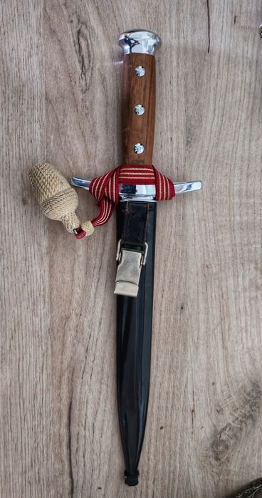 Pumnal de ofițer din Al Doilea Război Mondial, model elvețian din 1943, de Elsener Schwyz