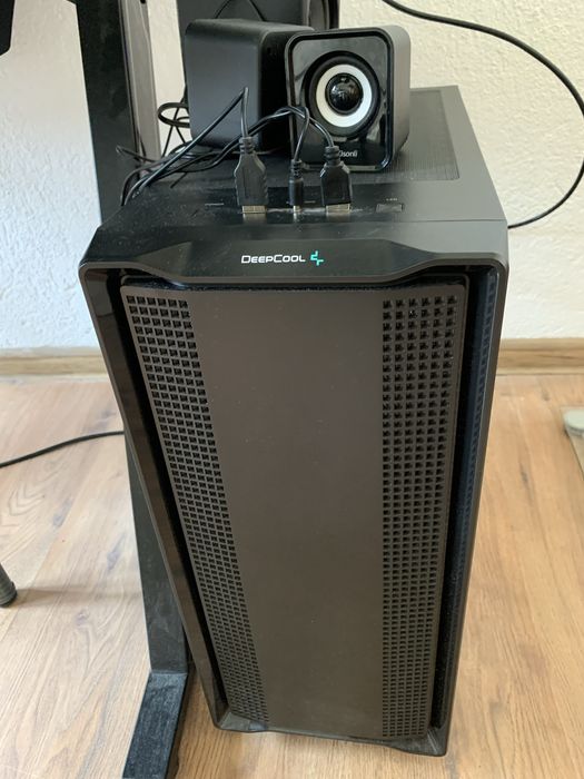 Геймърски дизайнерски компютър Ryzen 7 RAM 32 с екран на 19 месеца неизползван като нов