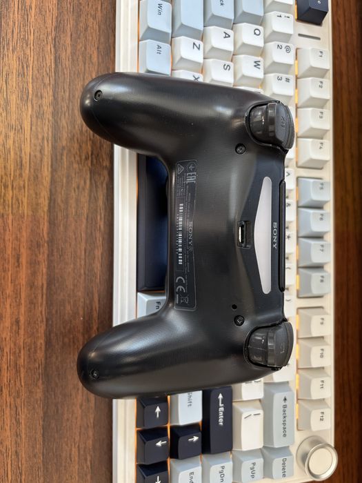 Sony Dualshock 4(оригинальный)