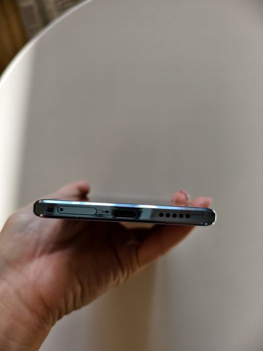 Продам телефон Vivo V27