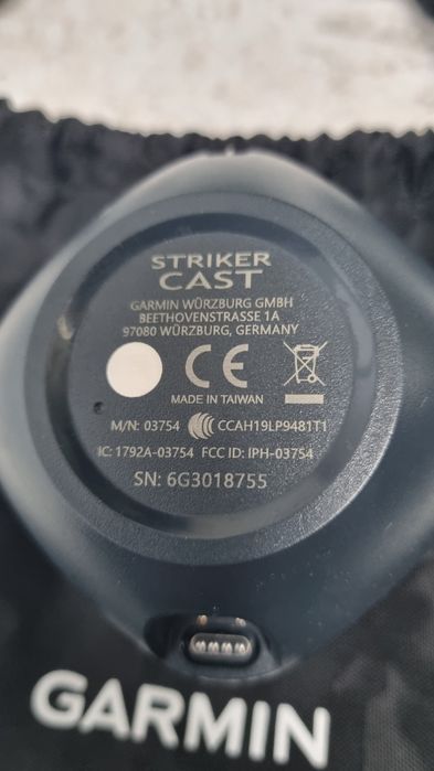 Продам эхолот Garmin striker cast