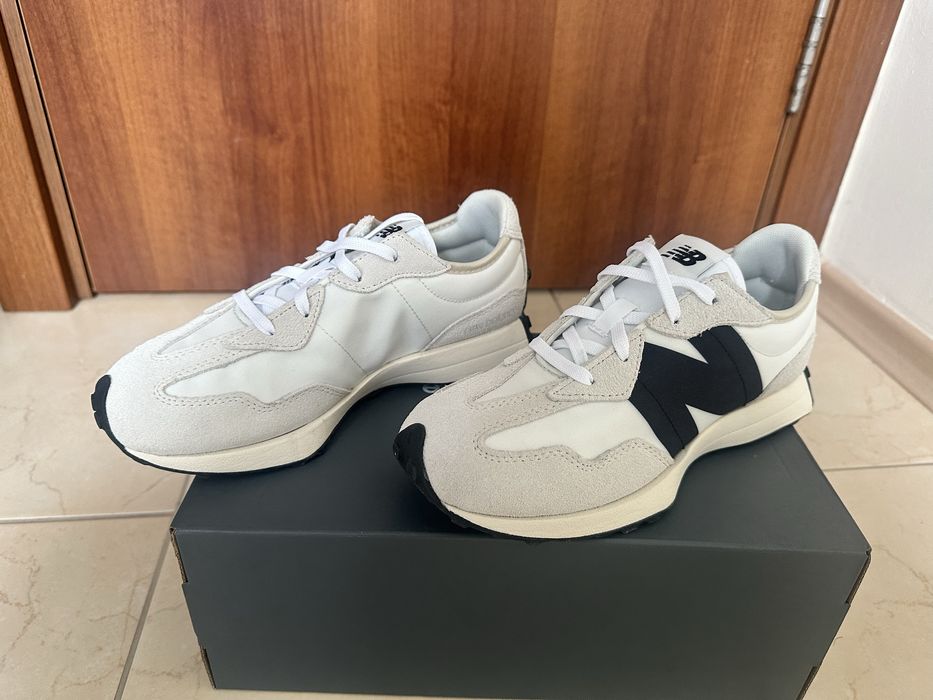 New Balance  327