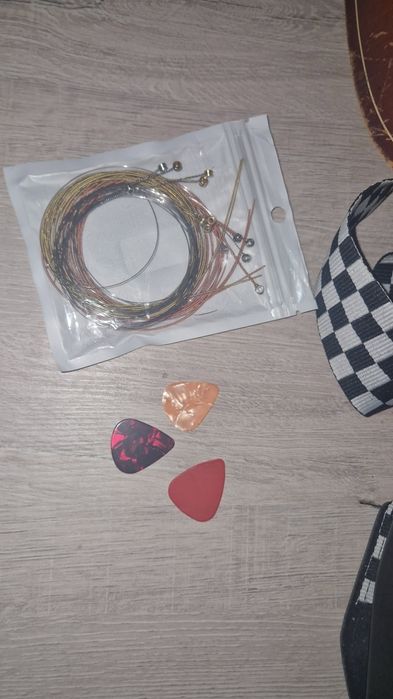 2 КИТАРИ КОМПЛЕКТ - класическа и електрическа китара