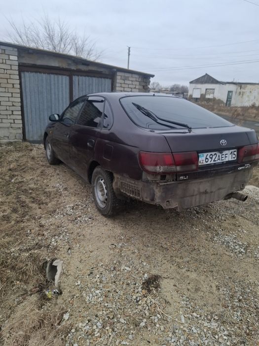 Тойота карина е продам