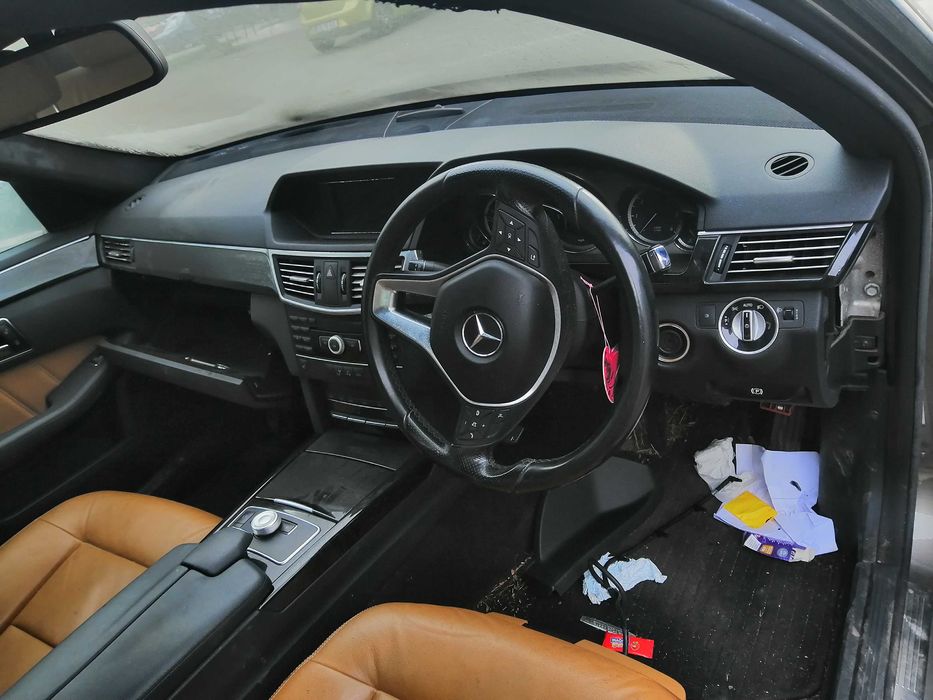 Dezmembram Mercedes E220