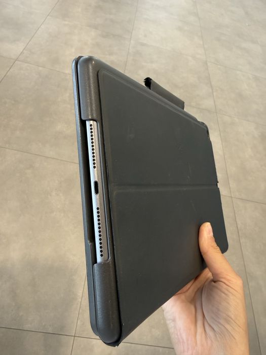 iPad 7 10.2” 32GB Cellular + tastatură
