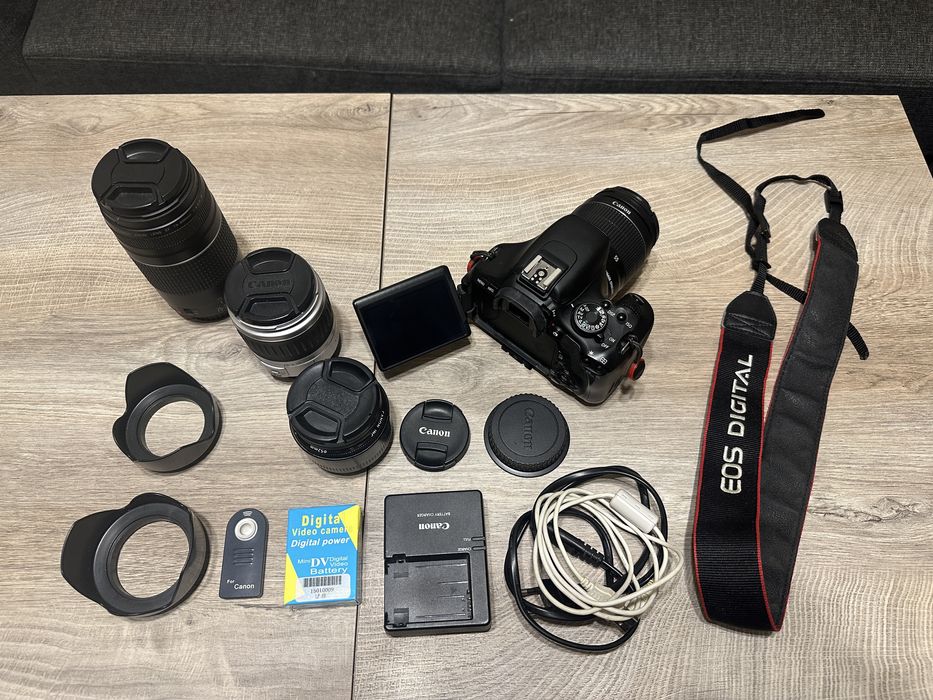 Фотоапарат Canon 600D с няколко обектива