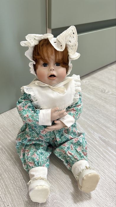 Фарфоровая кукла