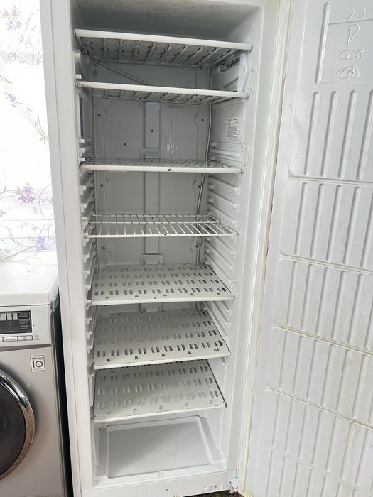 Продам Морозильник Вертикальный