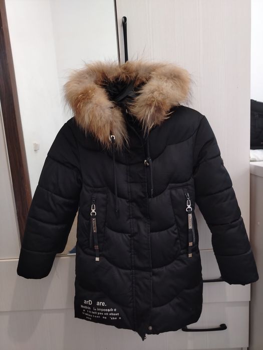 Продам зимнюю куртку для девочки