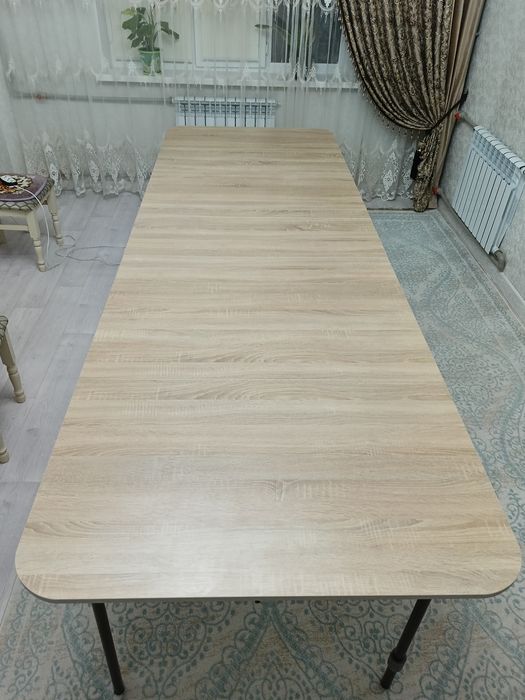 Продается стол со стульями для гостиной