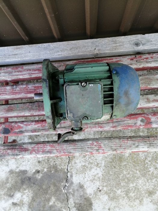 Vînd motor electric