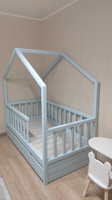 Детская кровать домик