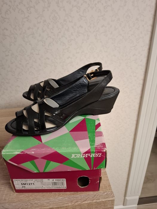 Продам босоножки