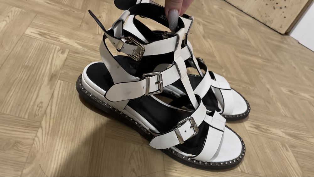 Сандалии белые кожа