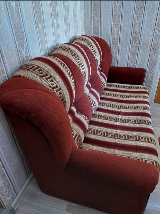 Продам диван и два кресла