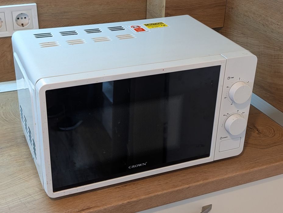 Микровълнова фурна Crown 700W