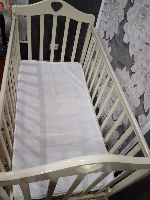 Продам детскую кроватку