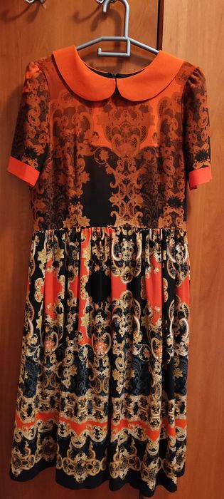 Платья 44-размера, почти новая