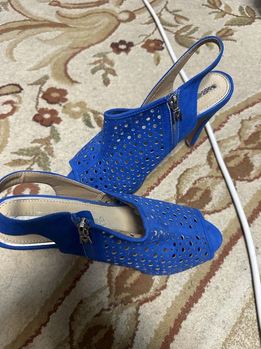 Продам женские босоножки