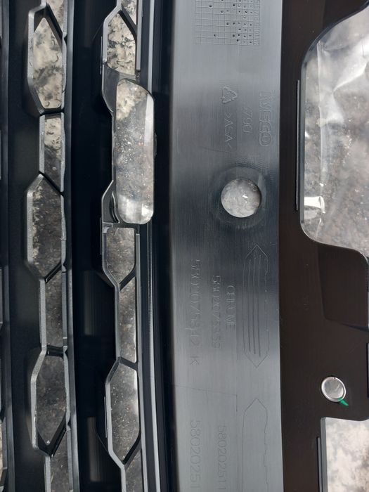 Grila iveco daily e 5 e 6  masca grila trager