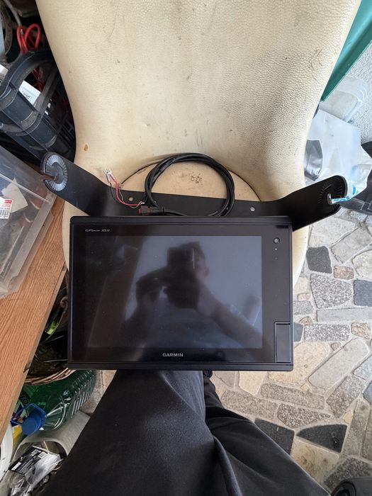 Vand sonar garmin 7612xsv plus sonda live lvs32 in stare perfeca
