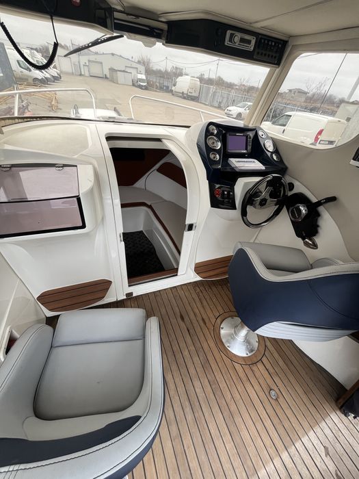 Ambarcatiune Pegazus 550 cabinata; motor honda 150;