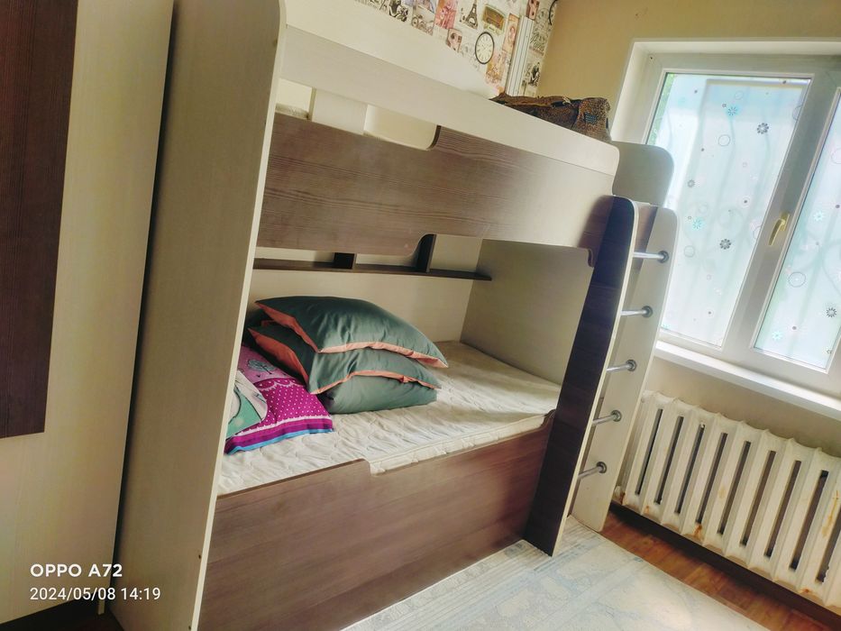 Двухяростный диван для взрослых