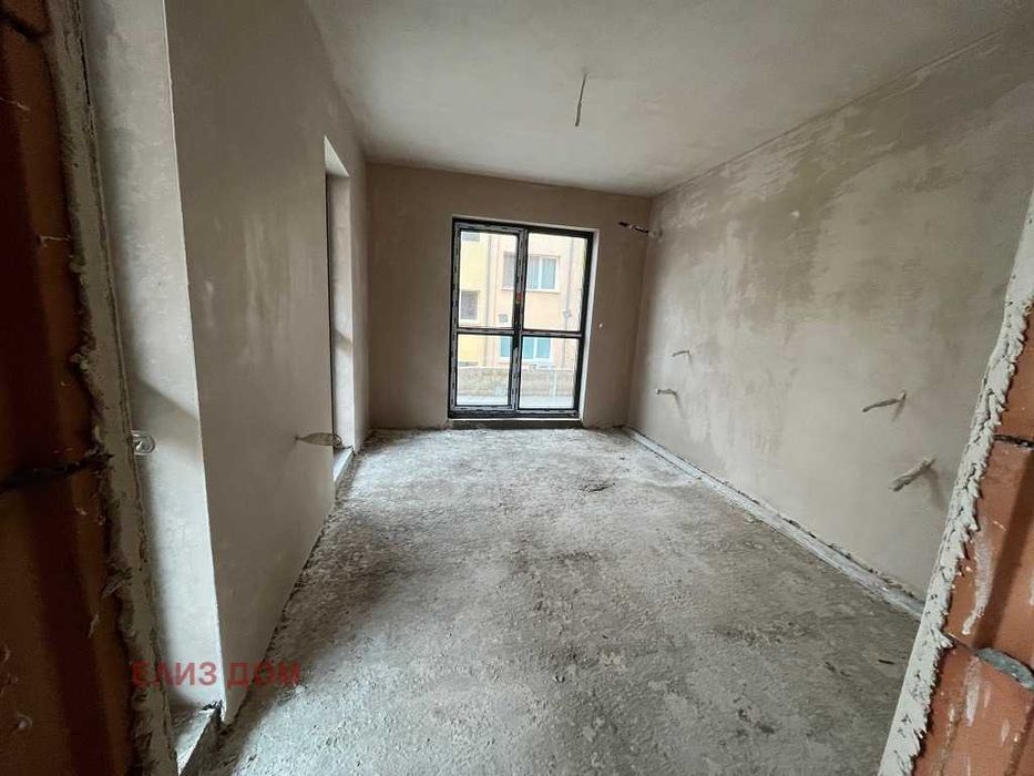 Тристаен апартамент в гр. Варна, р-н Окръжна болница