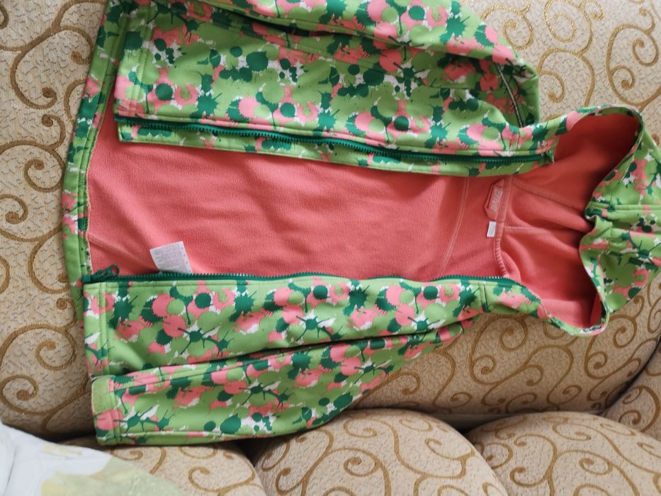 Пъстро яке за момиче