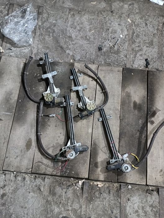 Стеклоподъёмник mazda 323 Bg