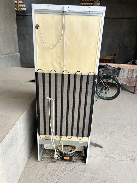 ХОЛОДИЛЬНИК Холодильник Indesit, рабочий, морозилка pasida srochno