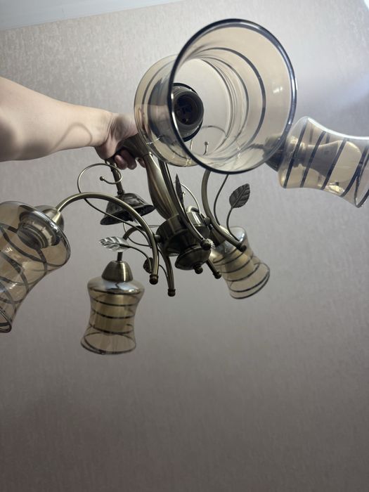 Продам люстры висячие