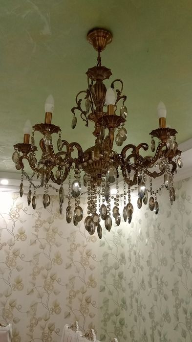 Продам люстру 8 ламп