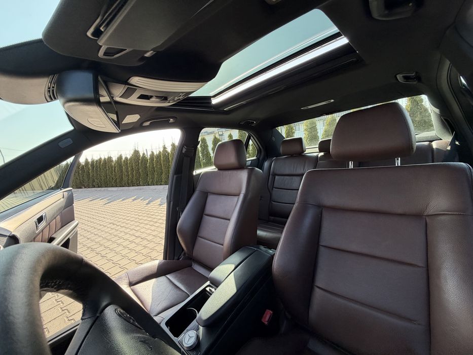 Mercedes-Benz E220- Avantgarde/ IMPECABIL/ Automat/ILS/Piele/Limuzină/