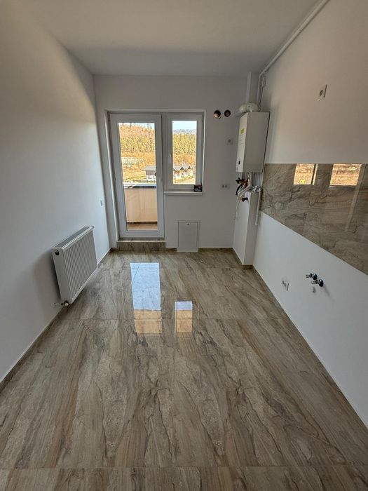 Vând garsonieră cu parcare inclusa