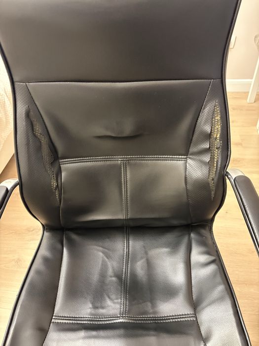 Кресло крепкое .