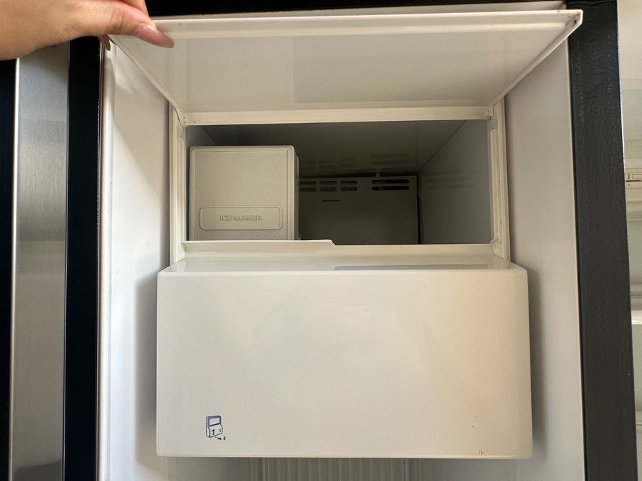 Frigider cool giants cu ice maker