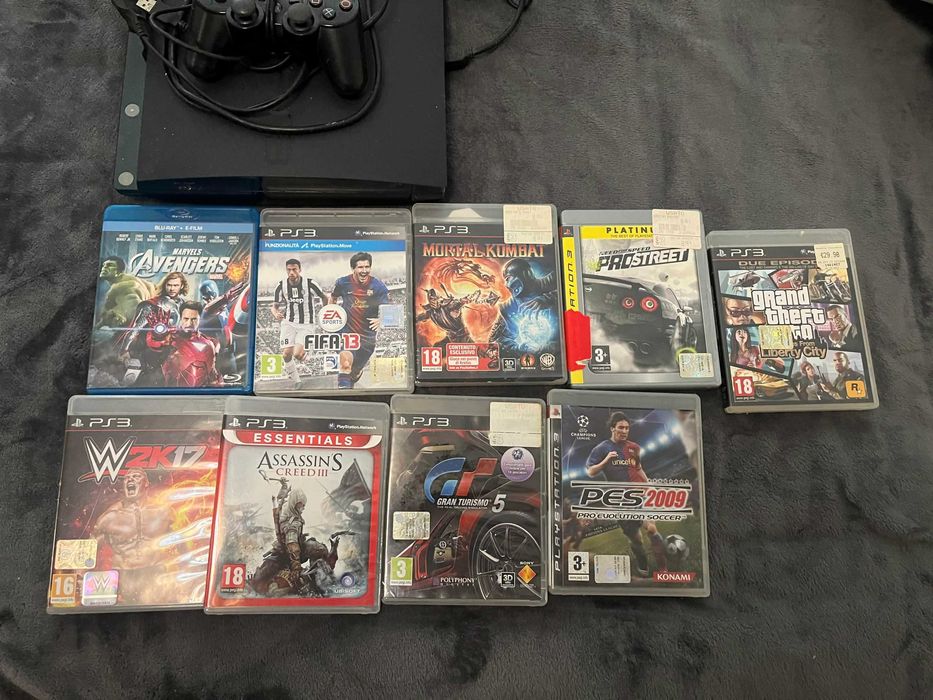 PS3 cu controller si cablurile necesare