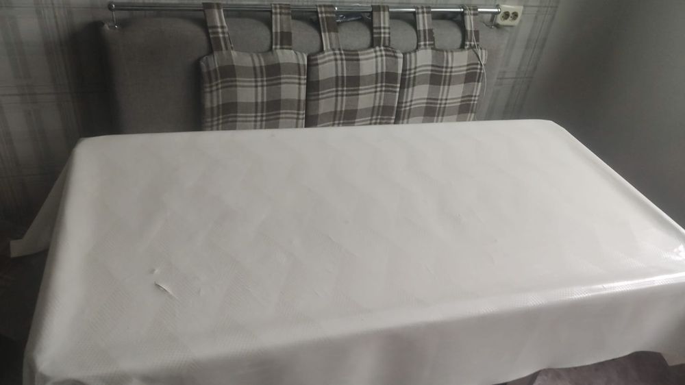 Продам кухонный стол и диван