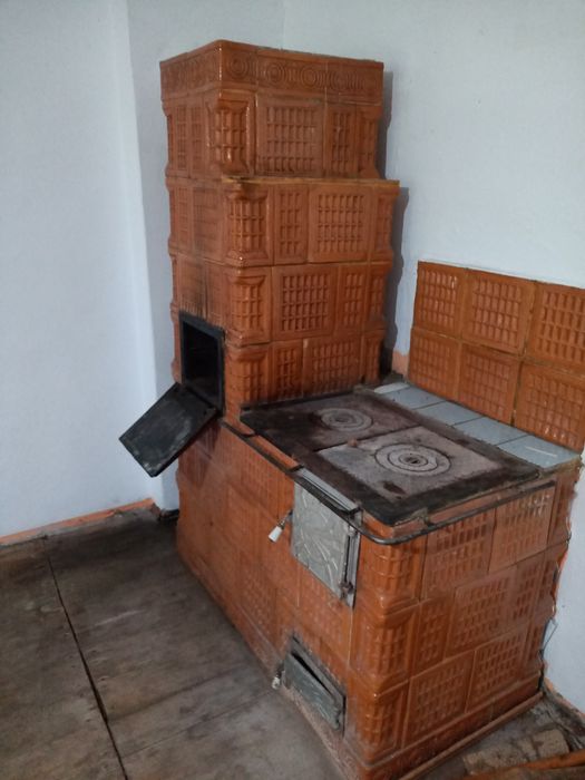 Soba de teracota pe lemne