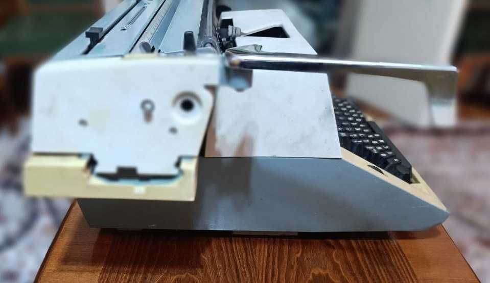 Продам печатную машинку (немецкая)