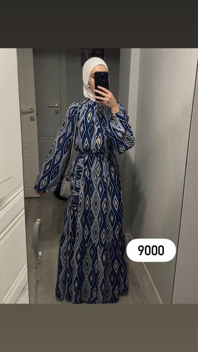 Продам вещи( платья, костюмы)