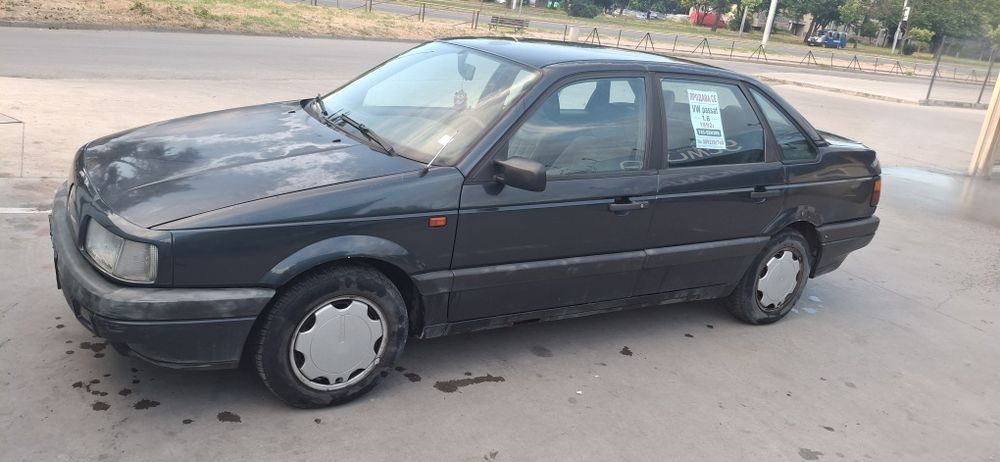 Продавам VW Passat b3 пасат б3 1.8 90кс.