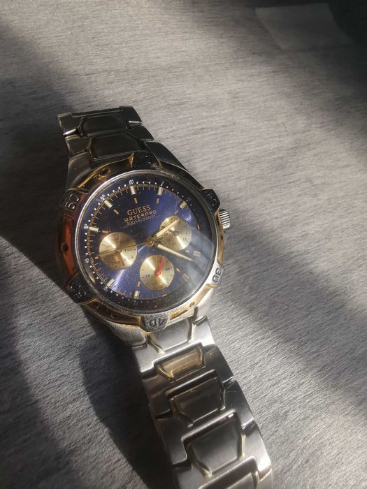 Часовник Guess G85389G