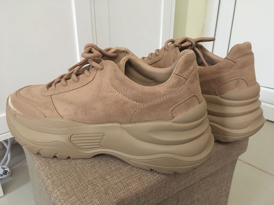 Adidas cu talpa inalta pentru fete
