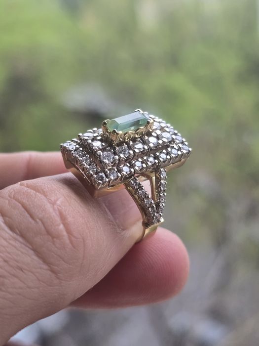 Золотое кольцо с бриллиантами